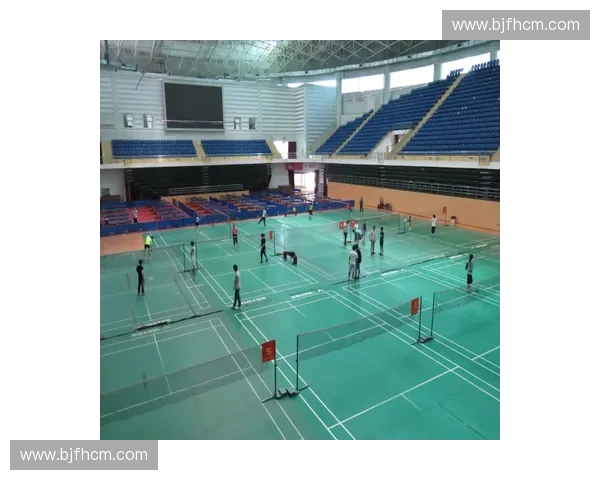 球场灯罩照亮夜晚运动激情与城市活力的完美结合